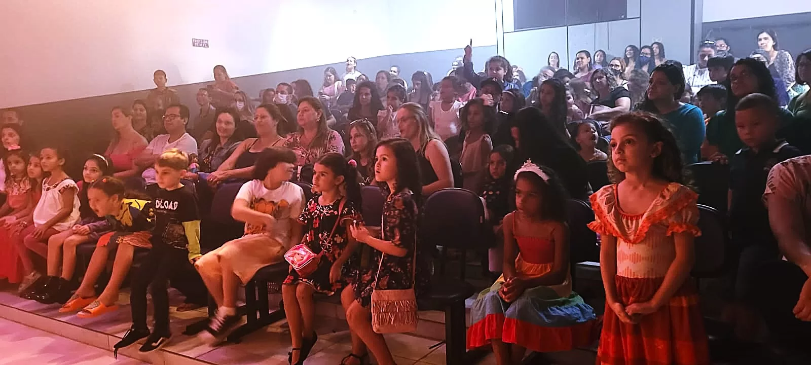 Teatro Mário Lago, em Saquarema, recebe novamente o espetáculo “Burnagainsti dimensões abertas”