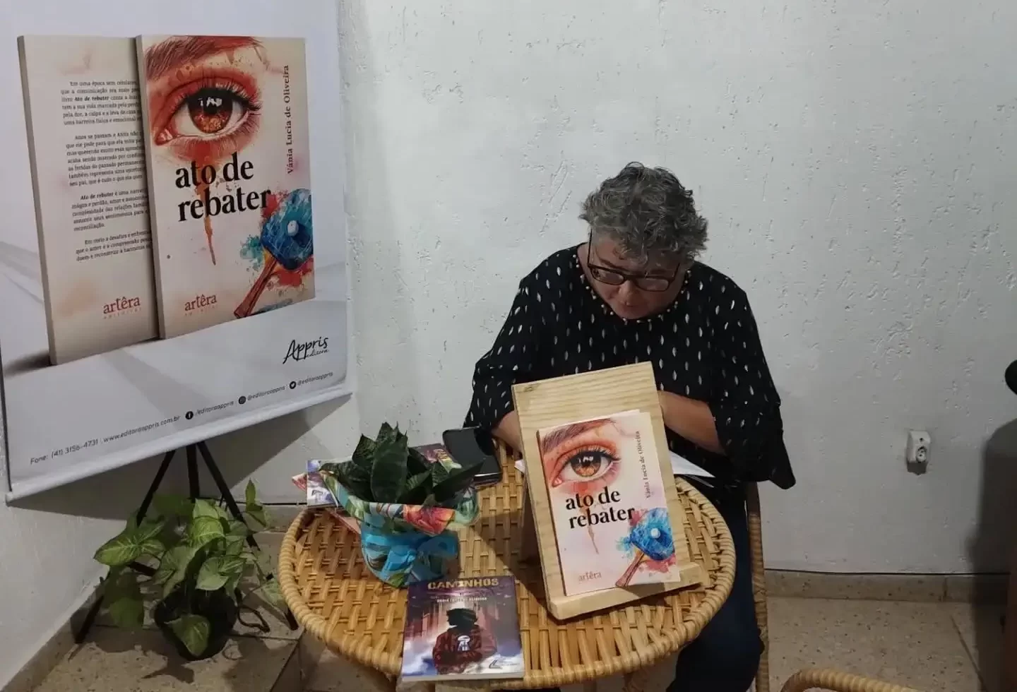 Professora de Saquarema lança romance na Bienal do Livro Rio 2025