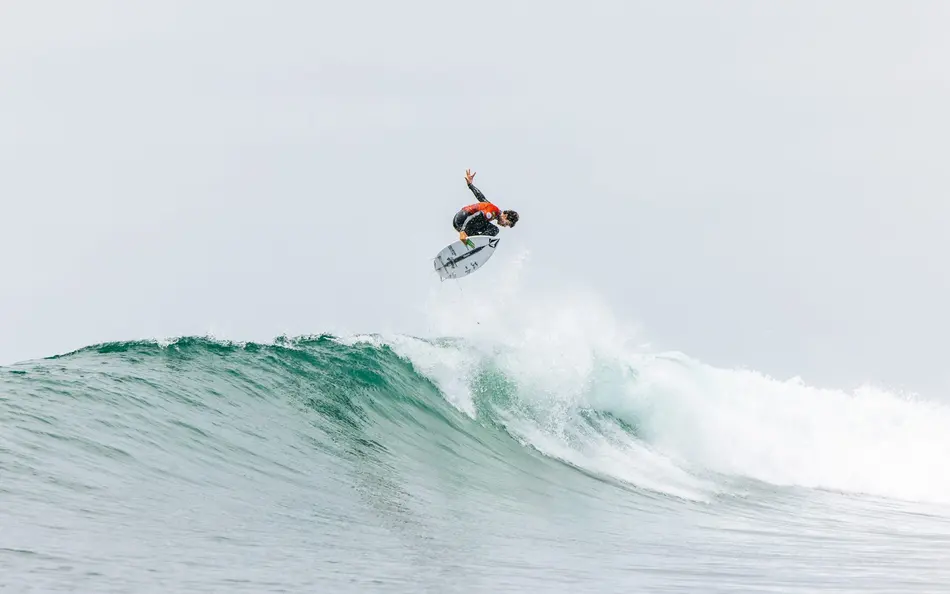 WSL em Saquarema: baterias adiadas e novo “day off” anunciado nesta quarta (25)
