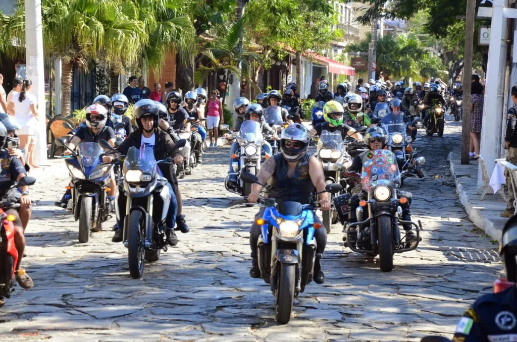 Búzios Biker Fest segue até domingo (31) com vários shows e manobras radicais
