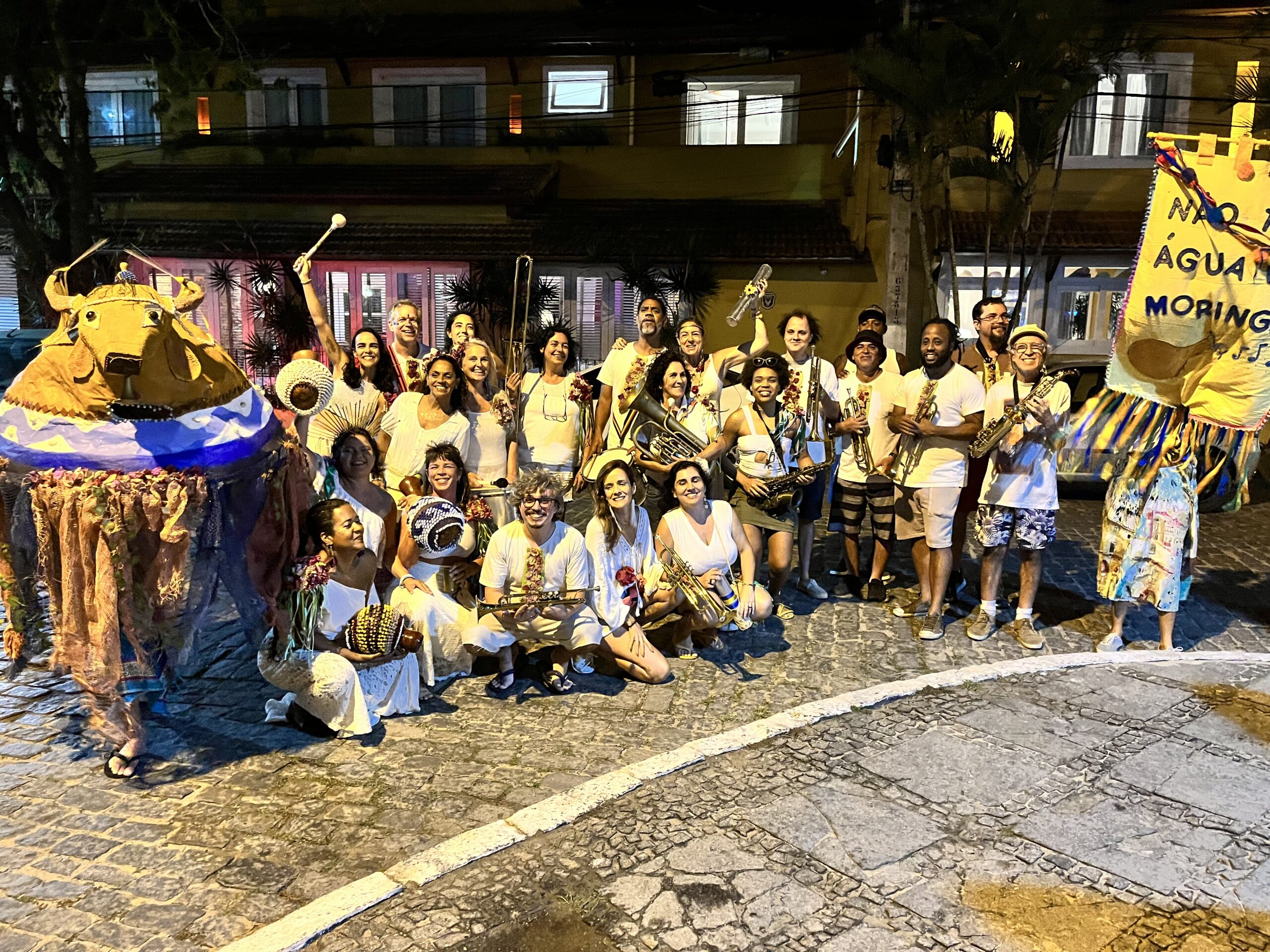 Bloco Não tem Água na Moringa, de Búzios, faz Festa da Primavera neste sábado (27), na Praça dos Ossos