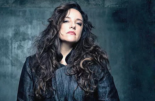 Show de Ana Carolina vai unir amor e diversidade em Praia do Forte