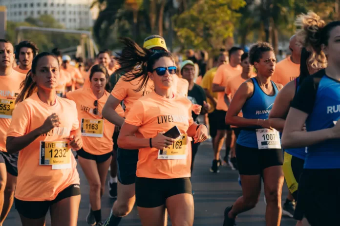 Corrida de 5 km une esporte e turismo em Búzios