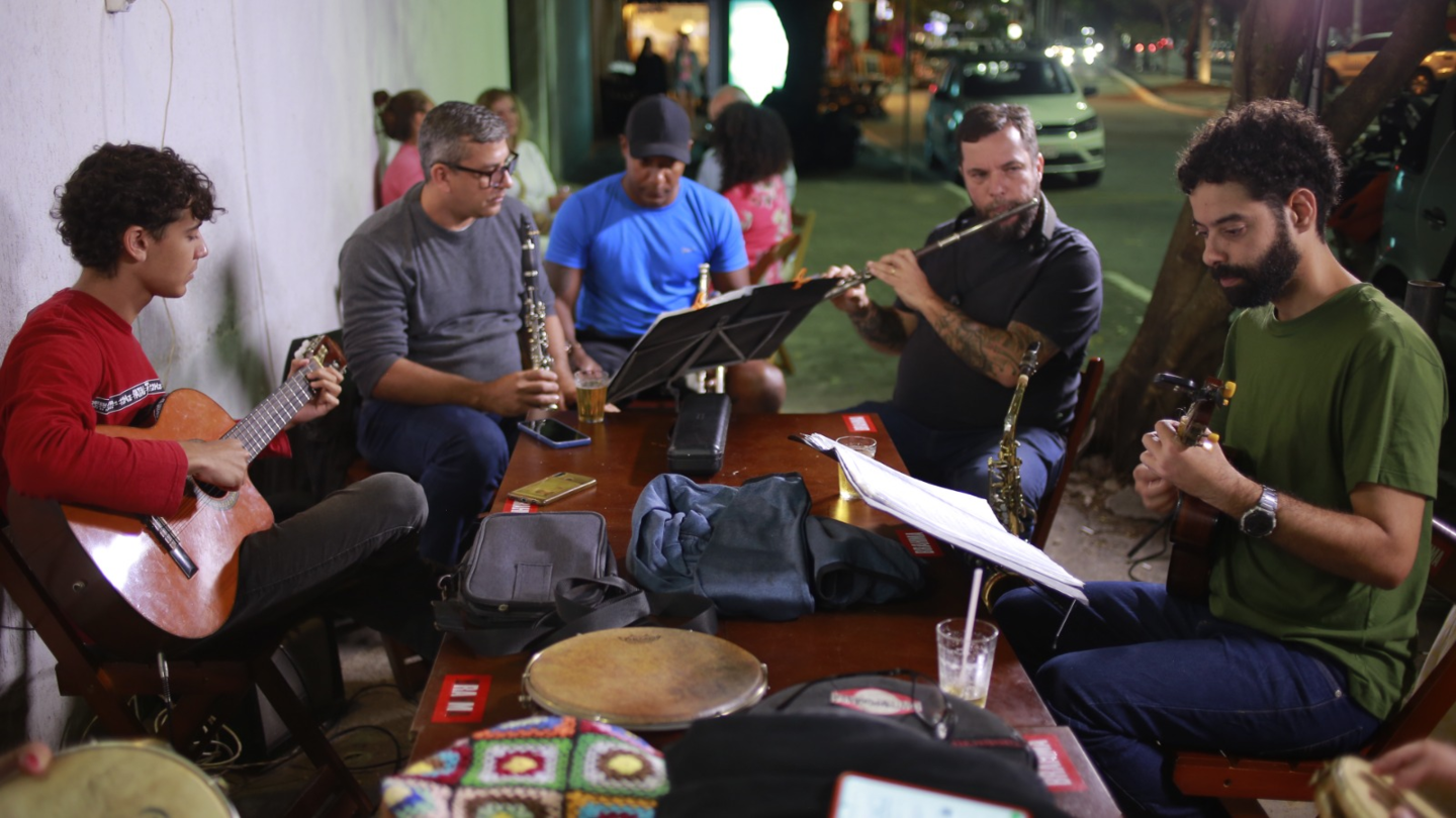 Búzios recebe o projeto “Sopros & Cordas” com música instrumental gratuita na Praça Santos Dumont