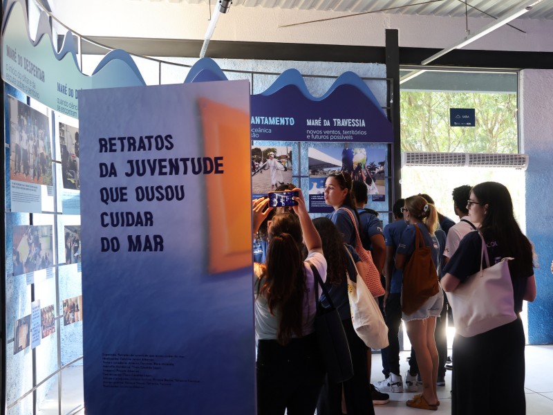 Exposição fotográfica celebra os 10 anos do Coletivo Jovem Albatroz, em Cabo Frio (RJ)