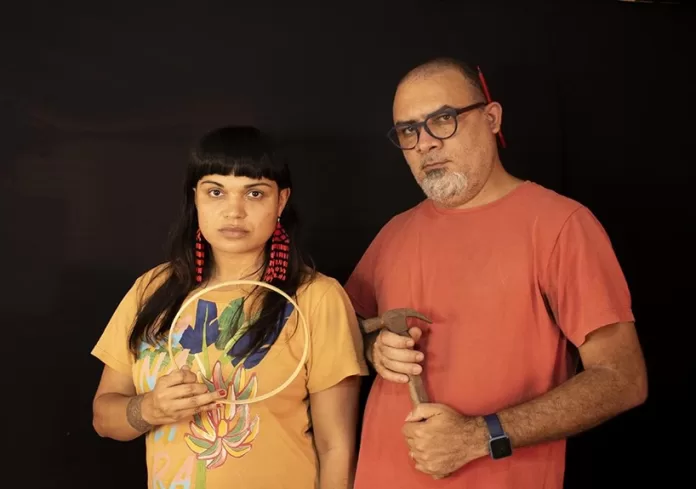 Exposição “AUTOMATA” leva bordados em movimento e memória ancestral a Búzios