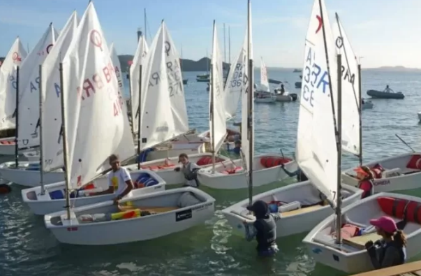 Búzios Sailing Week 2026: cidade recebe campeonato da Classe Optimist a partir desta sexta (17)