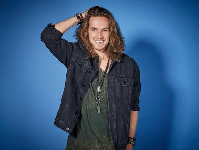Vitor Kley é confirmado como segunda atração musical do LiterArraial 2026 em Arraial do Cabo